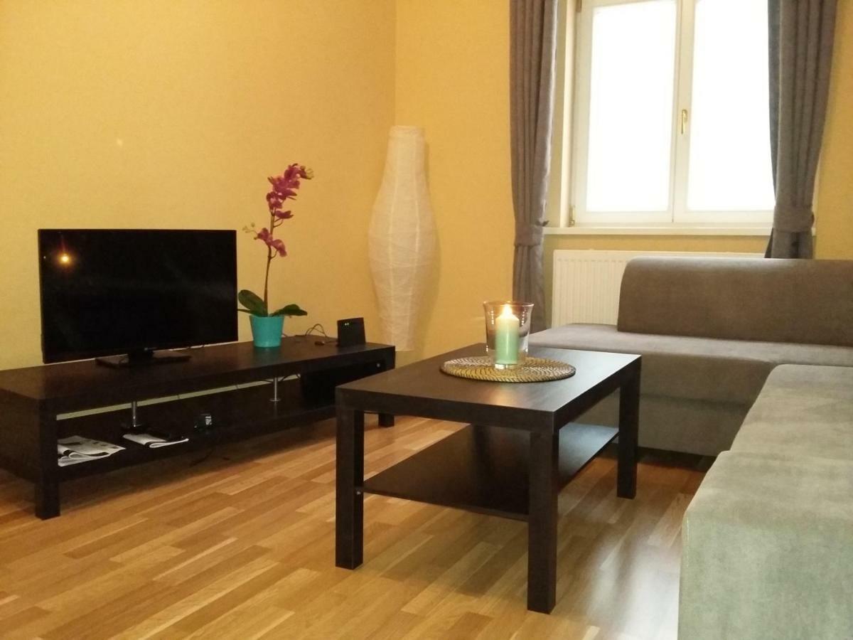 Angel Apartment Nr 4 Near To The Center Praha Bagian luar foto